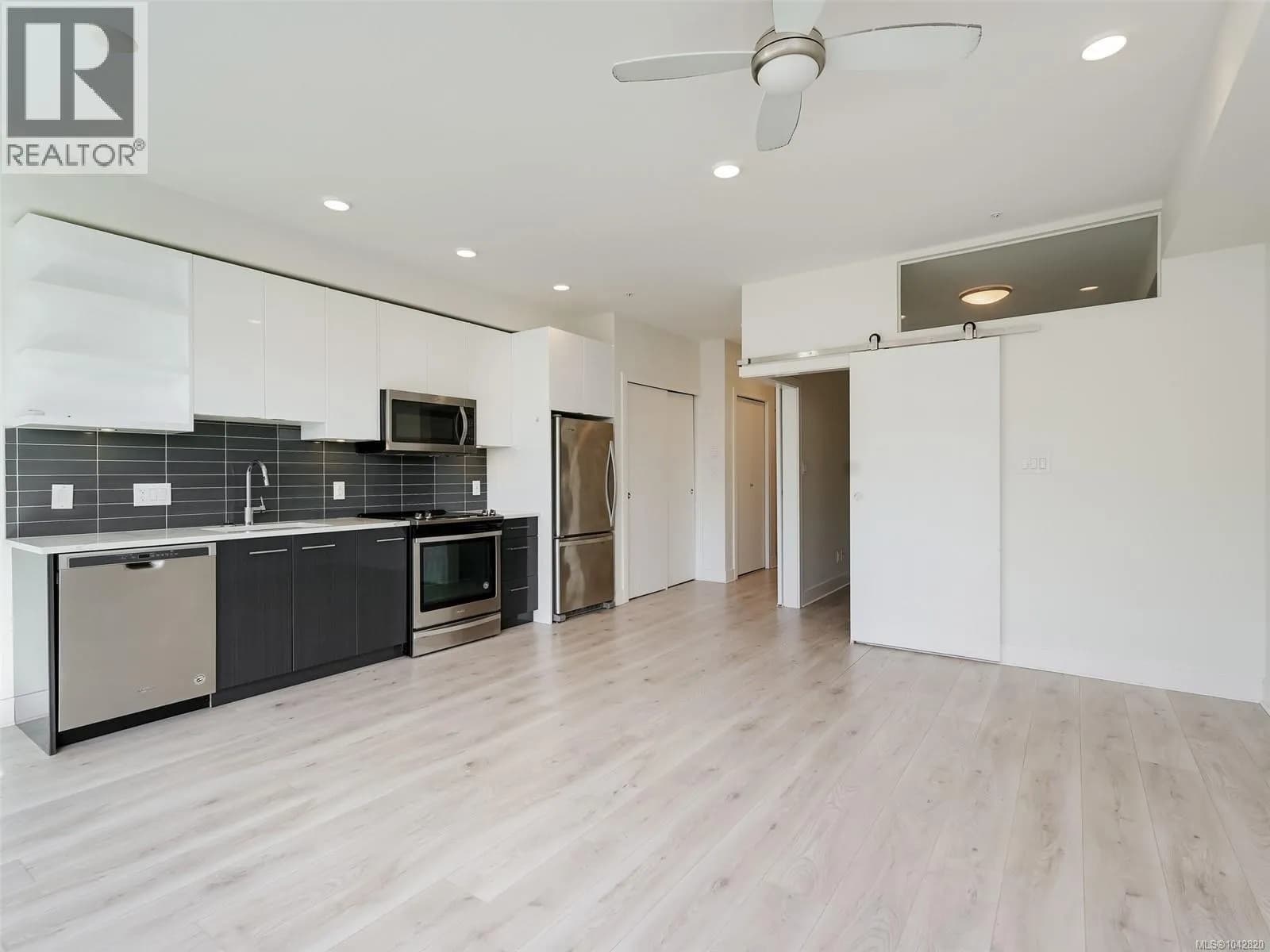 #407 1311 Lakepoint Way, Langford, BC photo 4