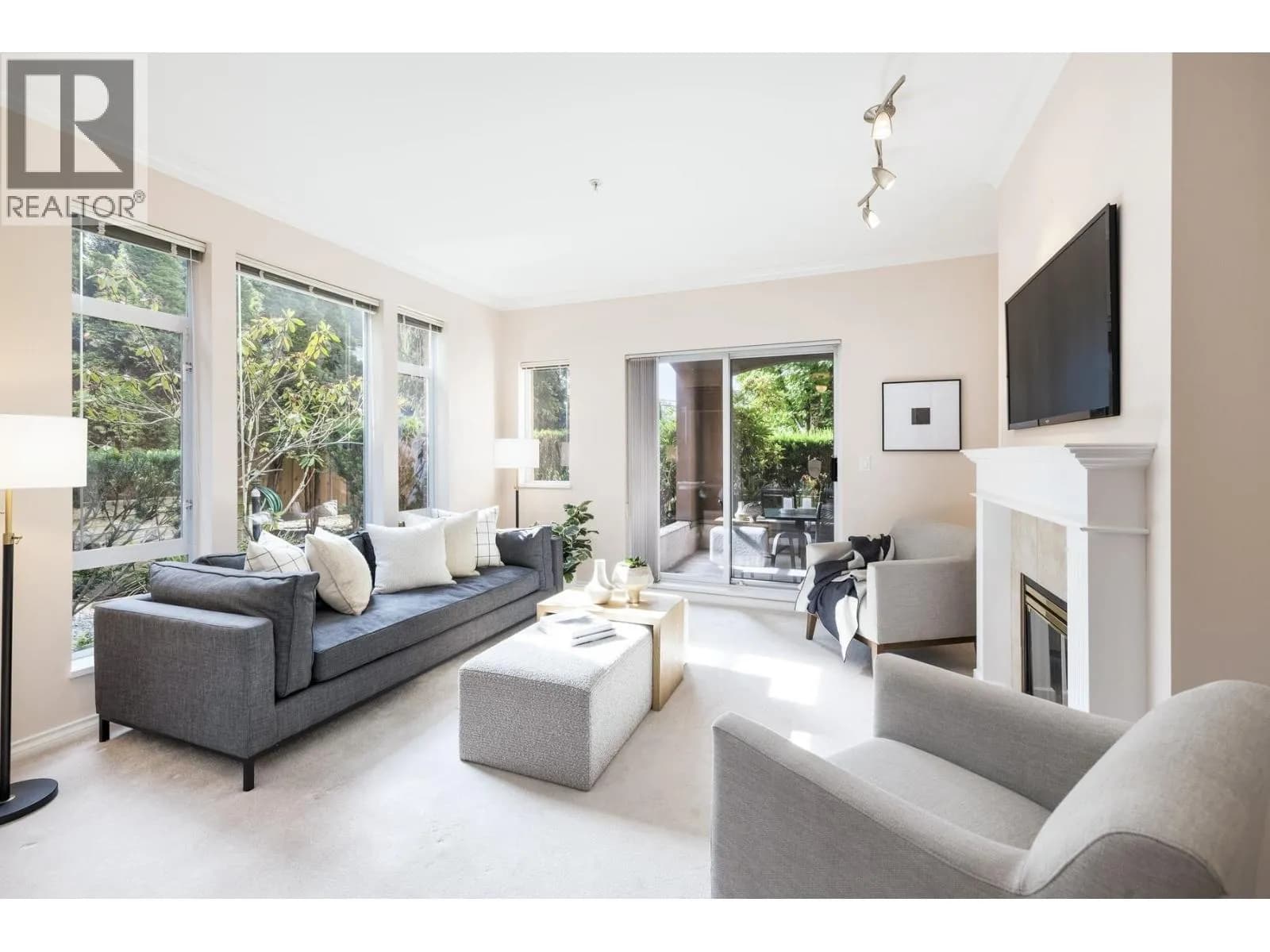 678 W QUEENS ROAD, North Vancouver
