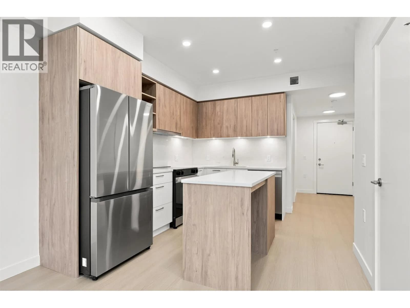 #114 82 FIRST STREET, New Westminster, BC photo 3