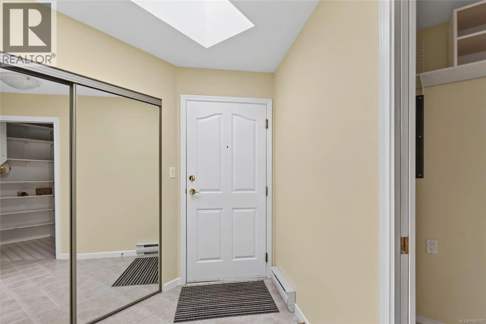 #302 245 First St, Duncan, BC photo 2