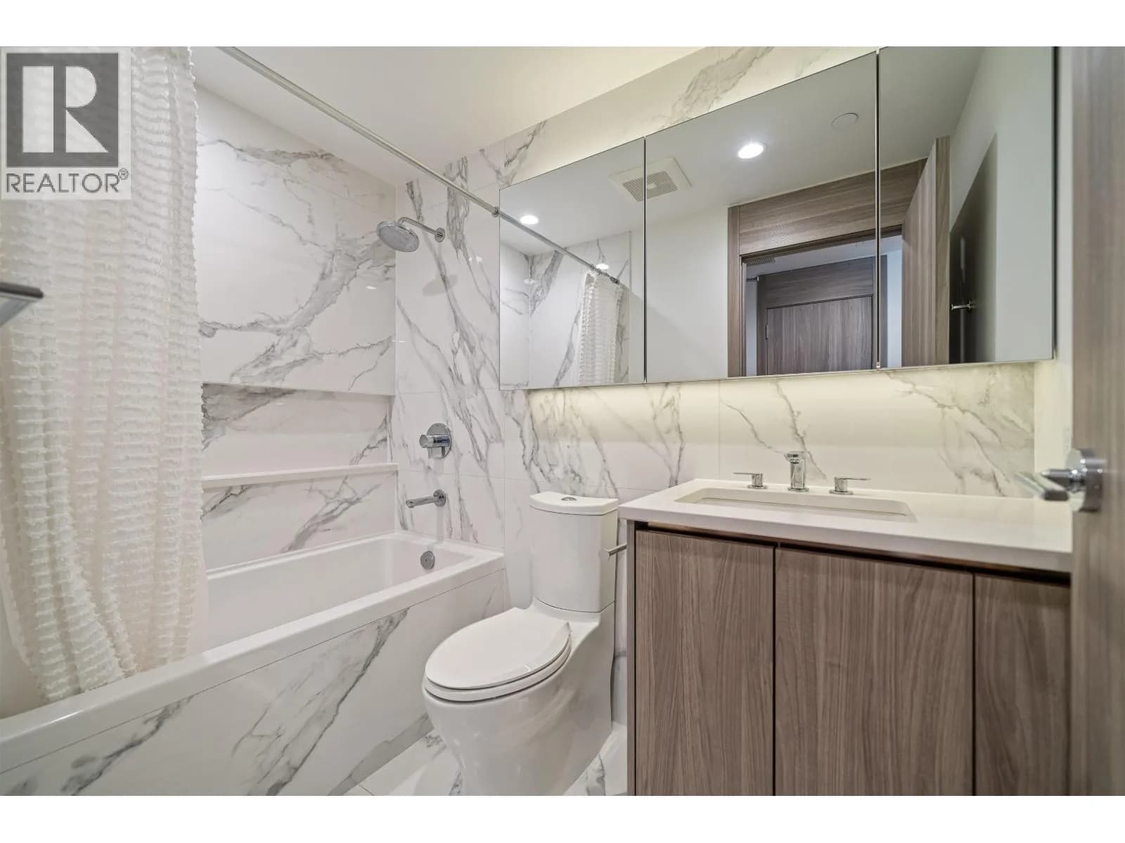 #505 4890 LOUGHEED HIGHWAY, Burnaby, BC photo 4