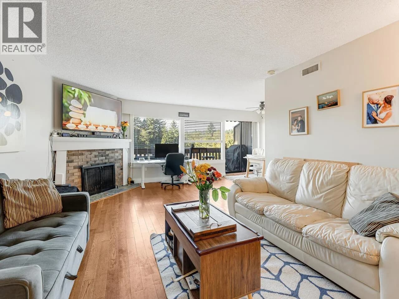 1039 OLD LILLOOET ROAD, North Vancouver, BC photo 3