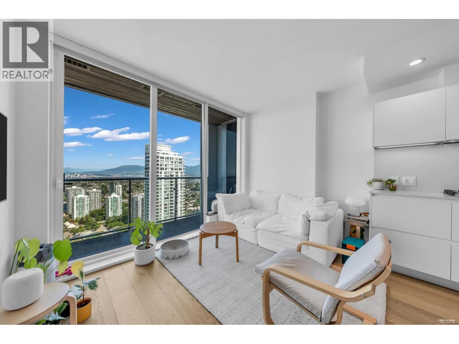 #3906 6000 MCKAY AVENUE, Burnaby, BC photo 3