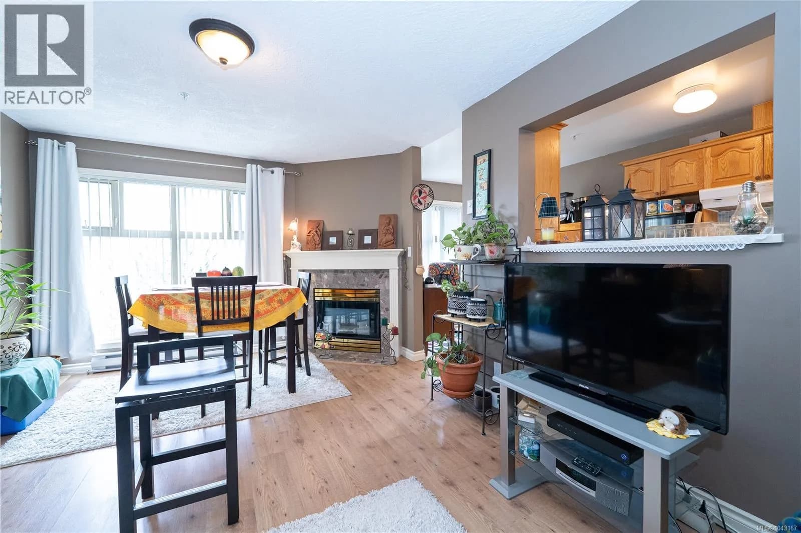 #307 2527 Quadra St, Victoria, BC photo 3