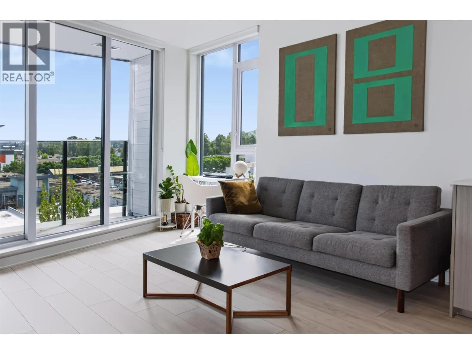 1401 HUNTER STREET, North Vancouver