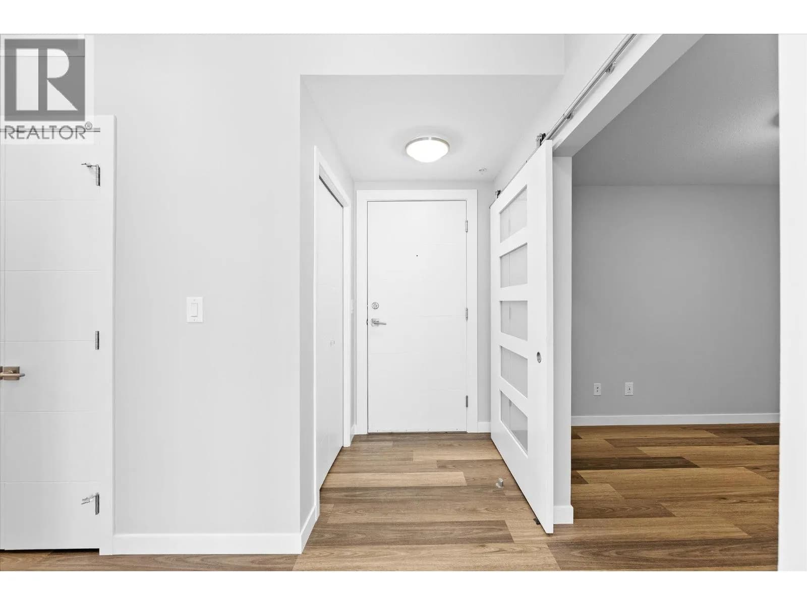 #210 722 Valley Road, Kelowna, BC photo 3