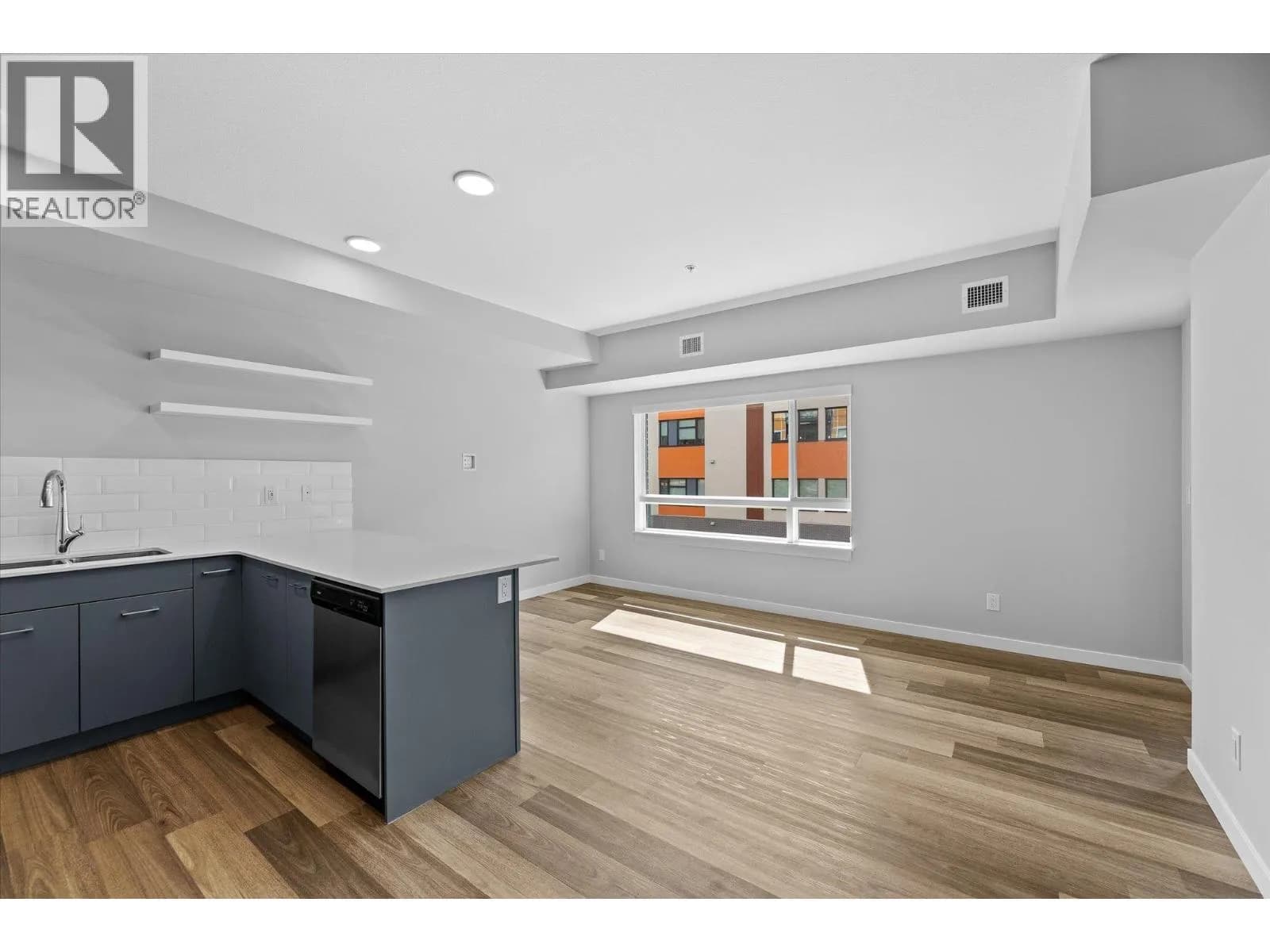 #210 722 Valley Road, Kelowna, BC photo 4