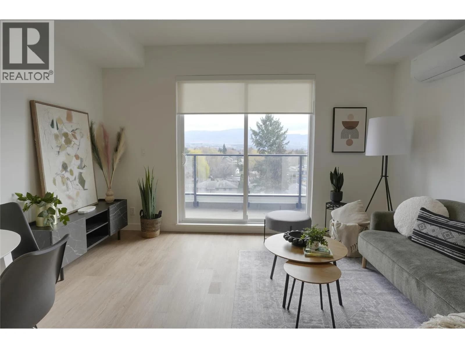 #408 1380 Pridham Avenue, Kelowna, BC photo 3