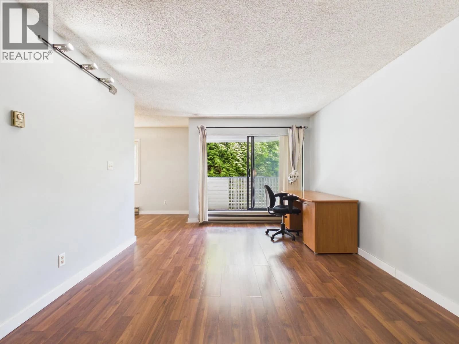 #202 8700 ACKROYD ROAD, Richmond, BC photo 4