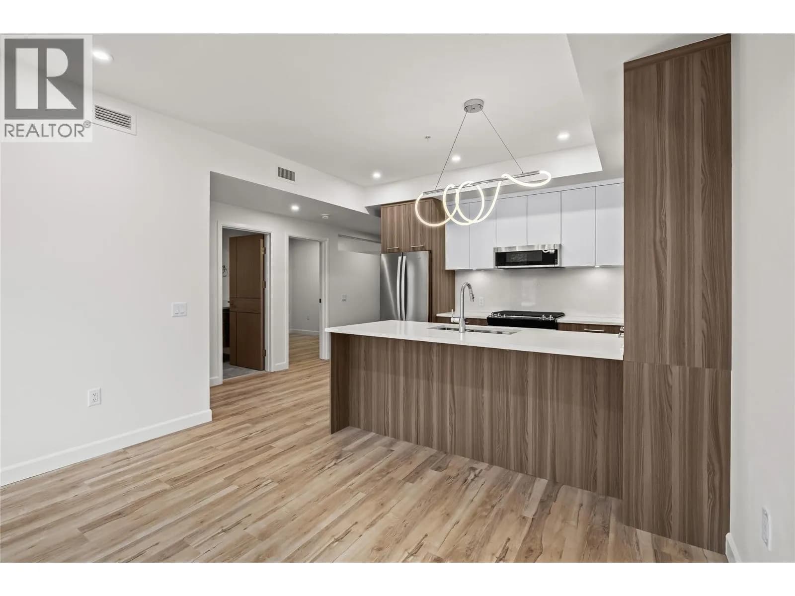 #305 630 Boynton Place, Kelowna, BC photo 4