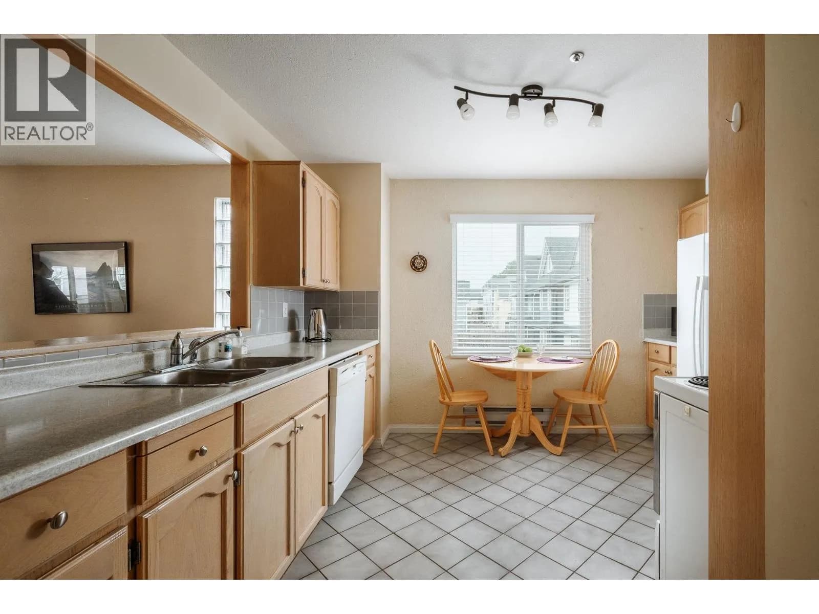 #205 4988 47A AVENUE, Delta, BC photo 2