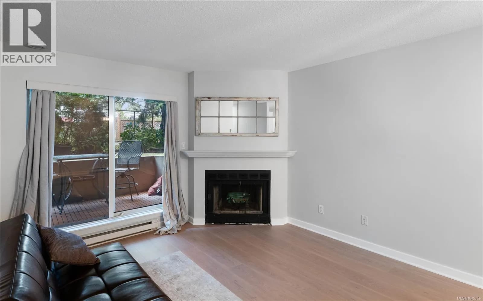 #105 2520 Wark St, Victoria, BC photo 3