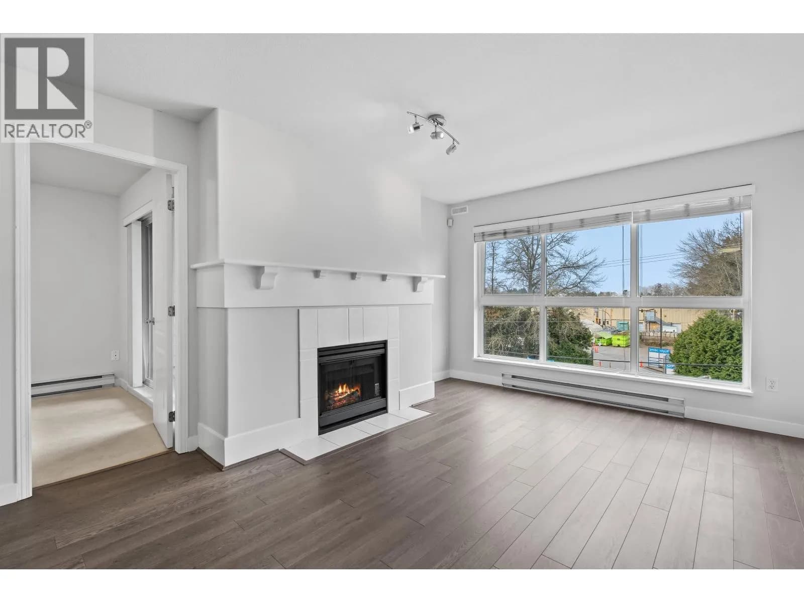 #304 5500 LYNAS LANE, Richmond, BC photo 3