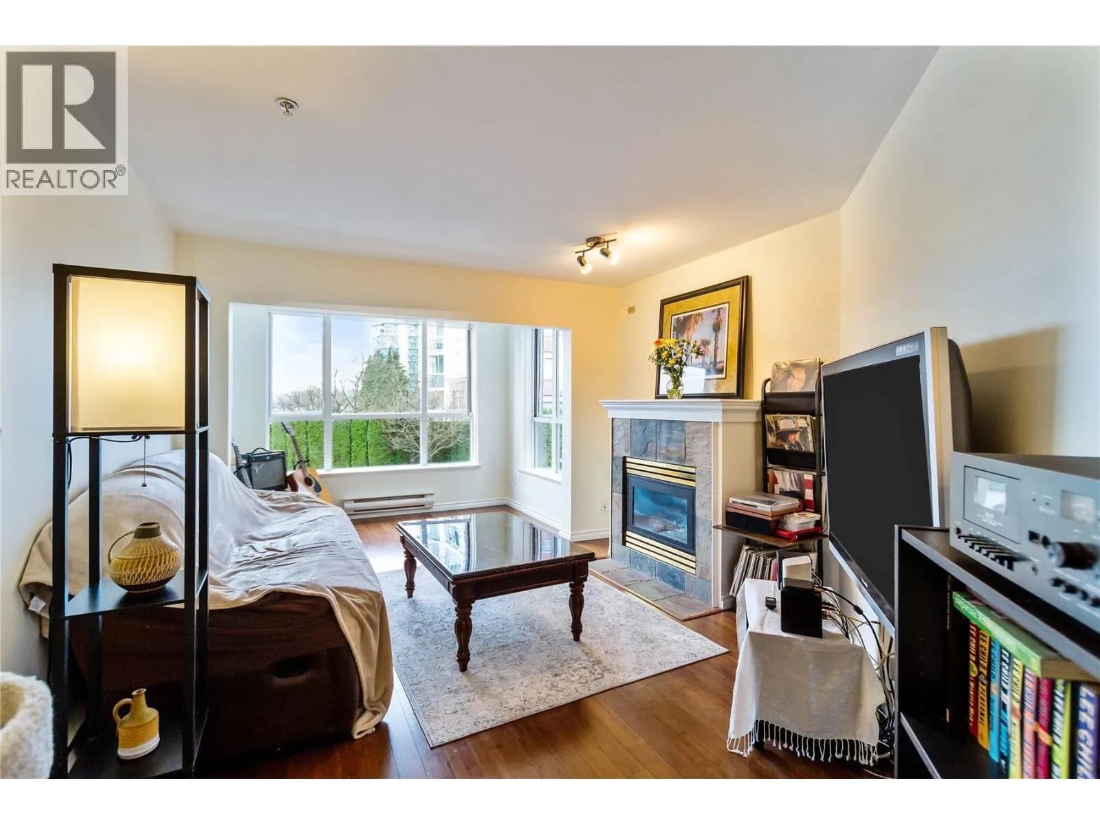 #204 155 E 3RD STREET, North Vancouver, BC photo 1
