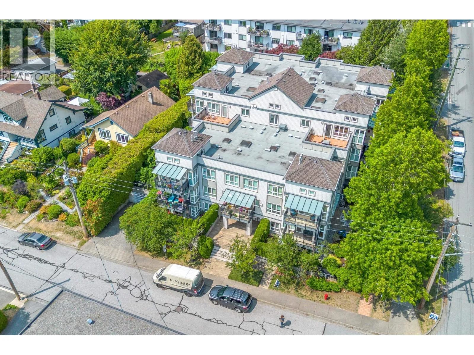 #403 106 W KINGS ROAD, North Vancouver, BC photo 2
