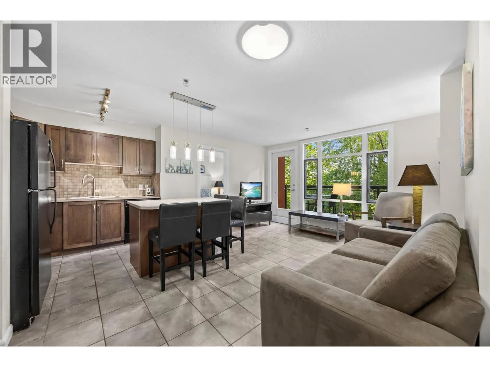 654 COOK Road, Kelowna