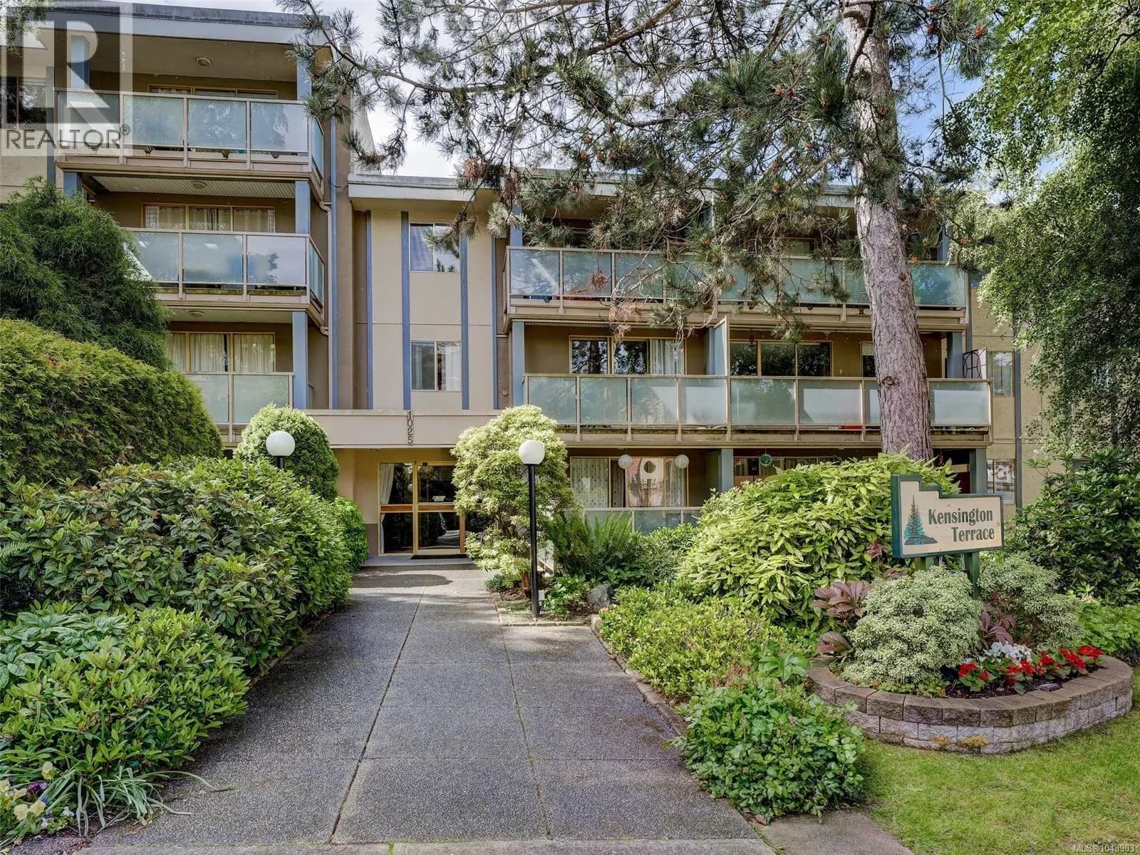 1025 Inverness Rd, Saanich