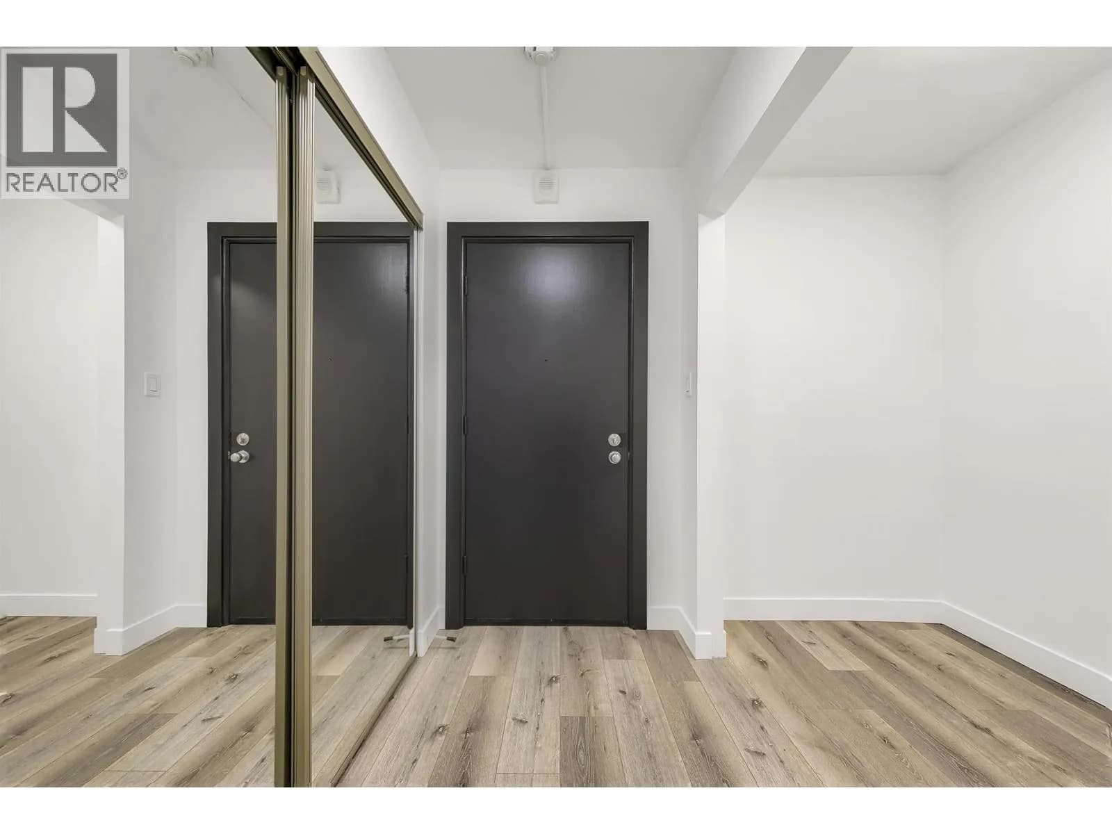 #302 170 E 3RD STREET, North Vancouver, BC photo 4