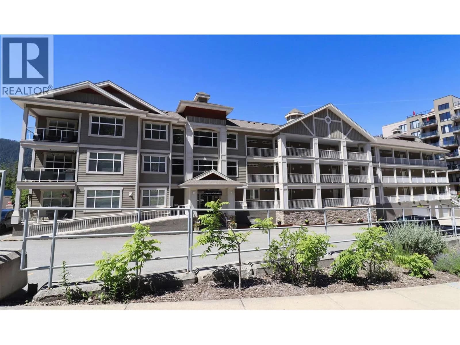 #208 302 Mara Lake Lane, Sicamous, BC photo 2