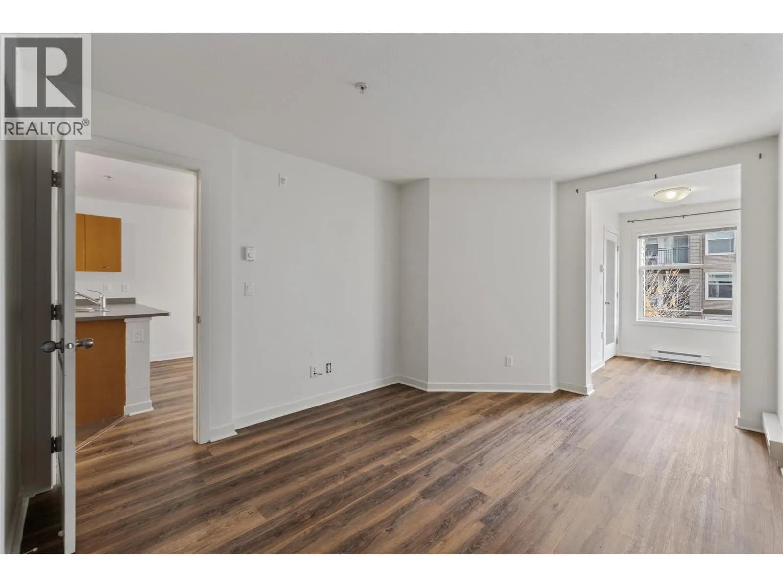 #212 539 Yates Road, Kelowna, BC photo 2