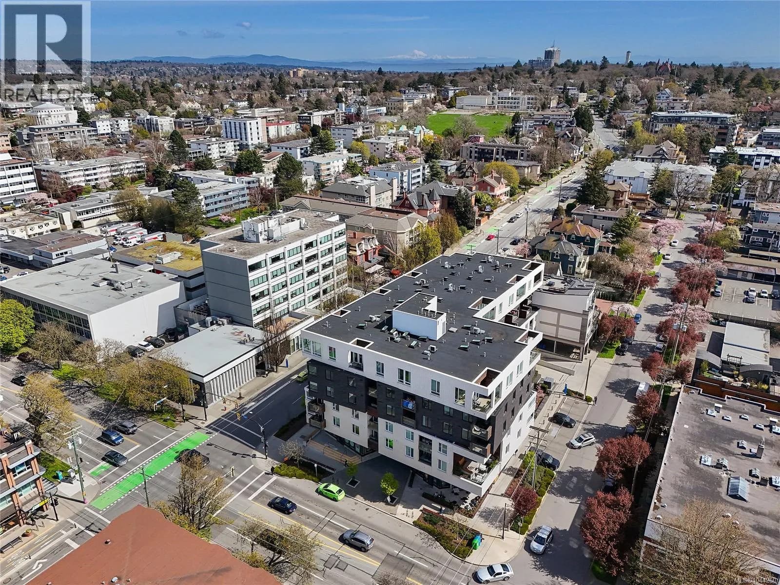 #211 1033 Cook St, Victoria, BC photo 1
