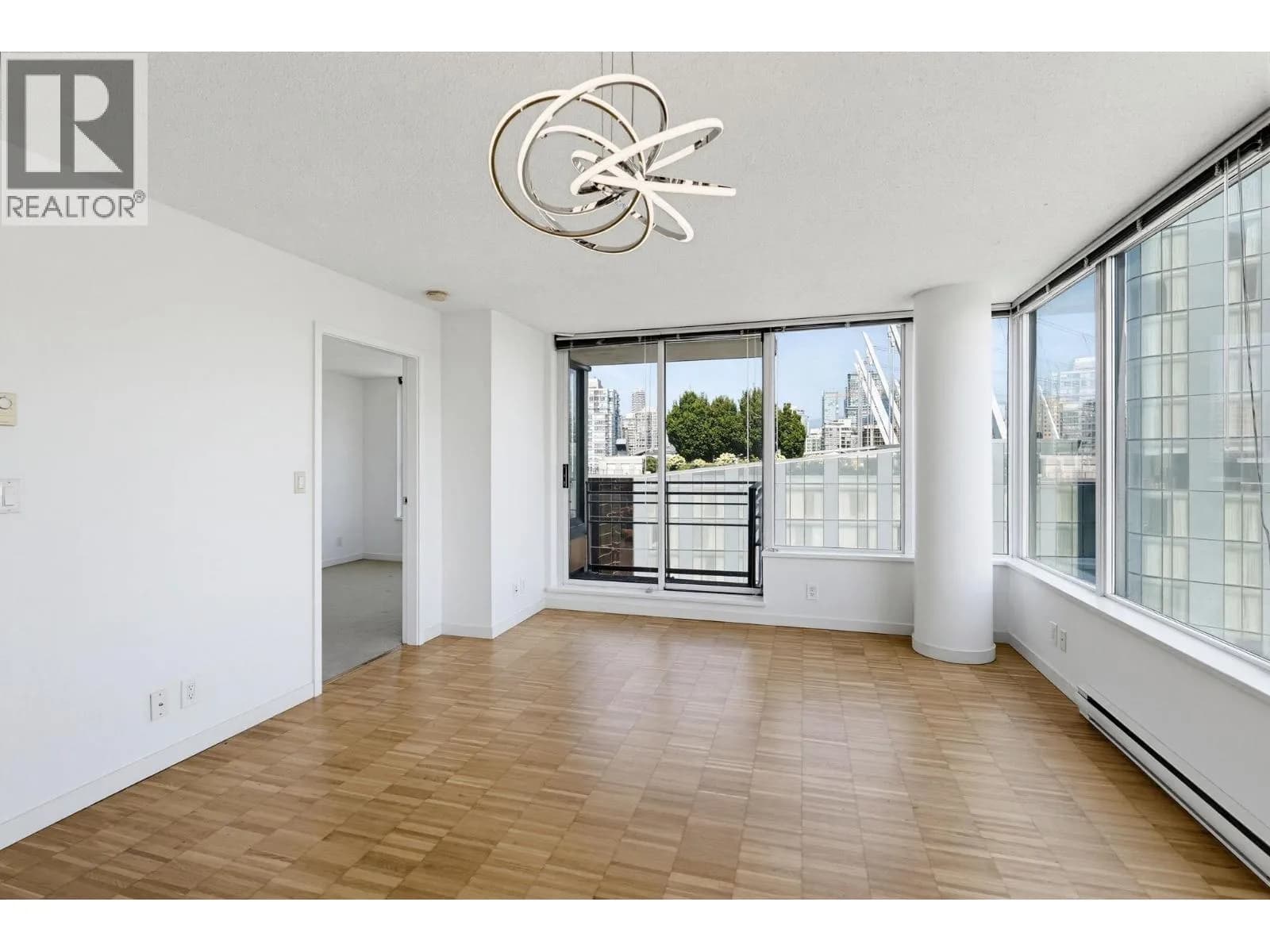 #2508 33 SMITHE STREET, Vancouver, BC photo 4