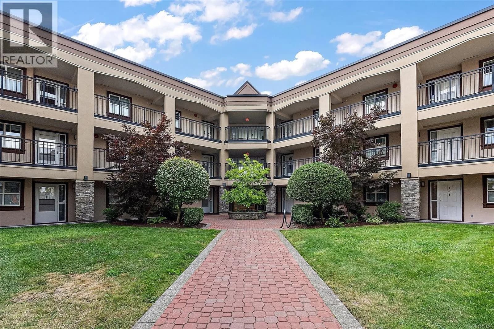 3969 Shelbourne St, Saanich