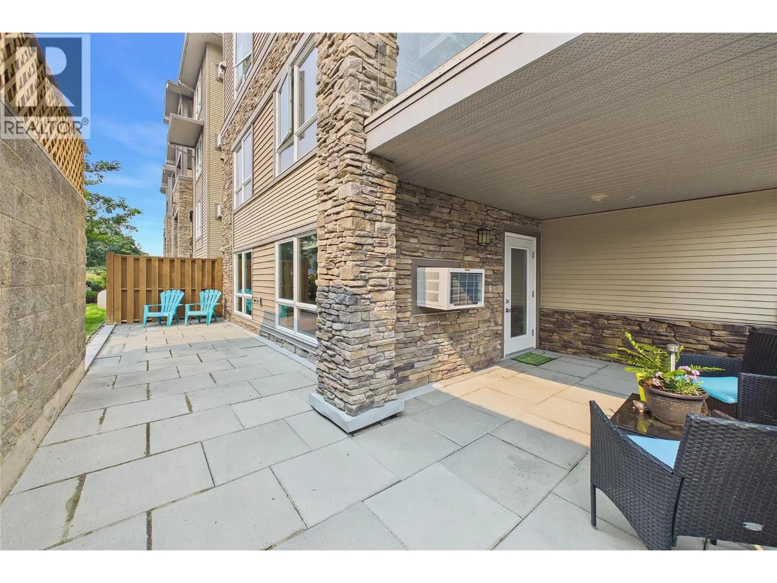 #1103 325 McIntosh Road, Kelowna, BC photo 3