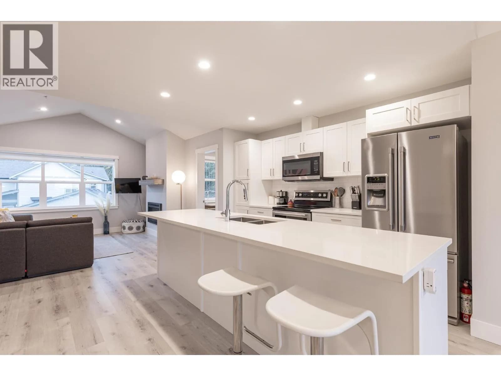 950 WOODSWORTH ROAD, Gibsons