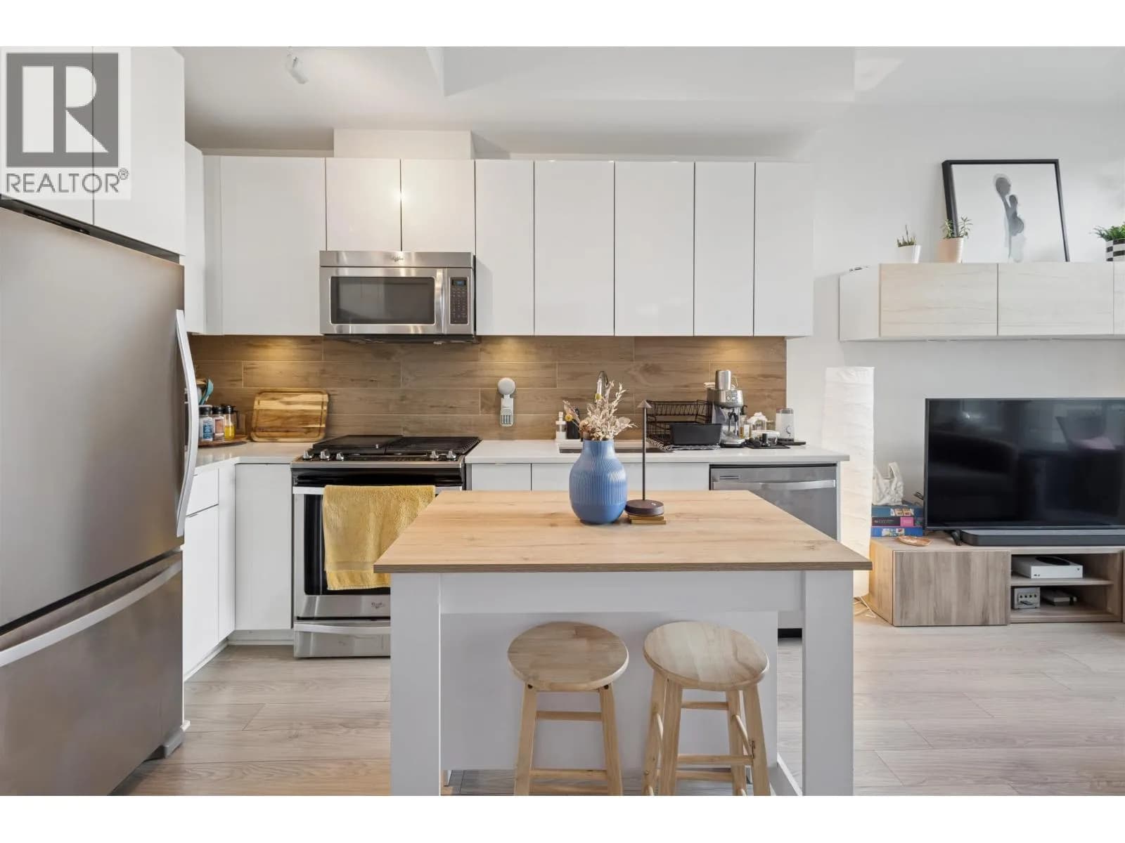 #208 200 NELSON'S CRESCENT, New Westminster, BC photo 3