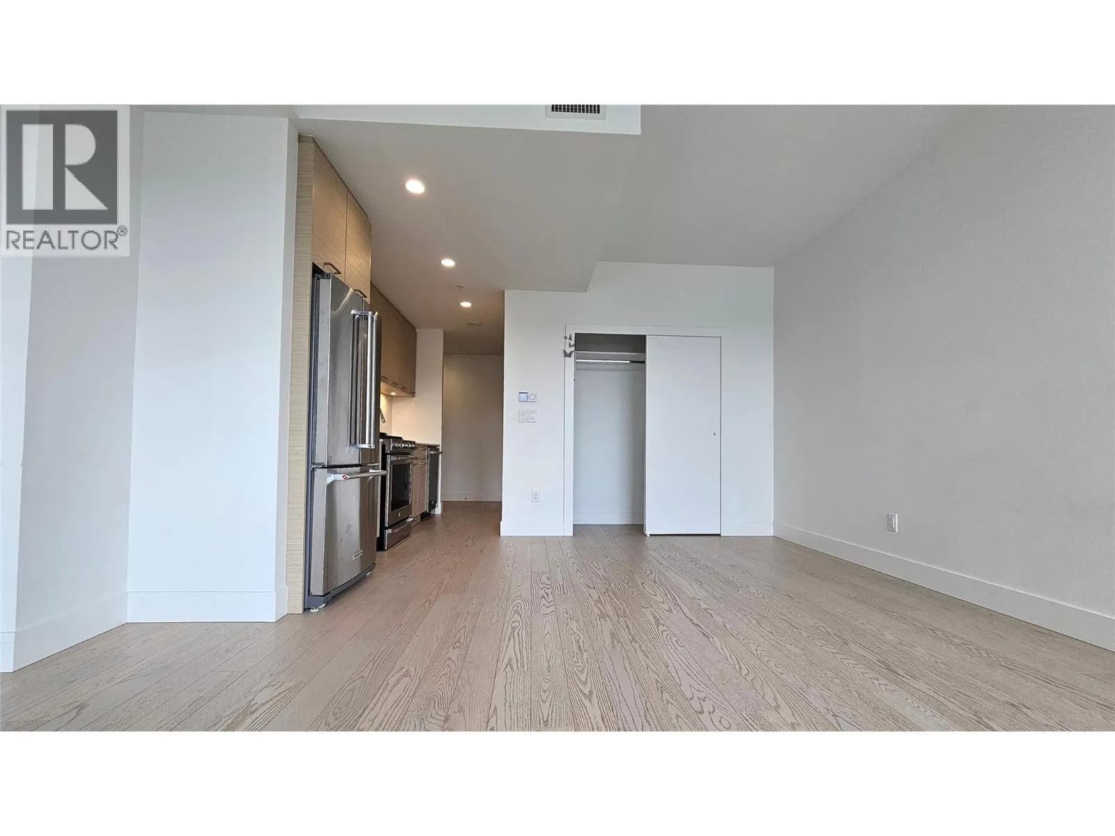 #609 1191 Sunset Drive, Kelowna, BC photo 3