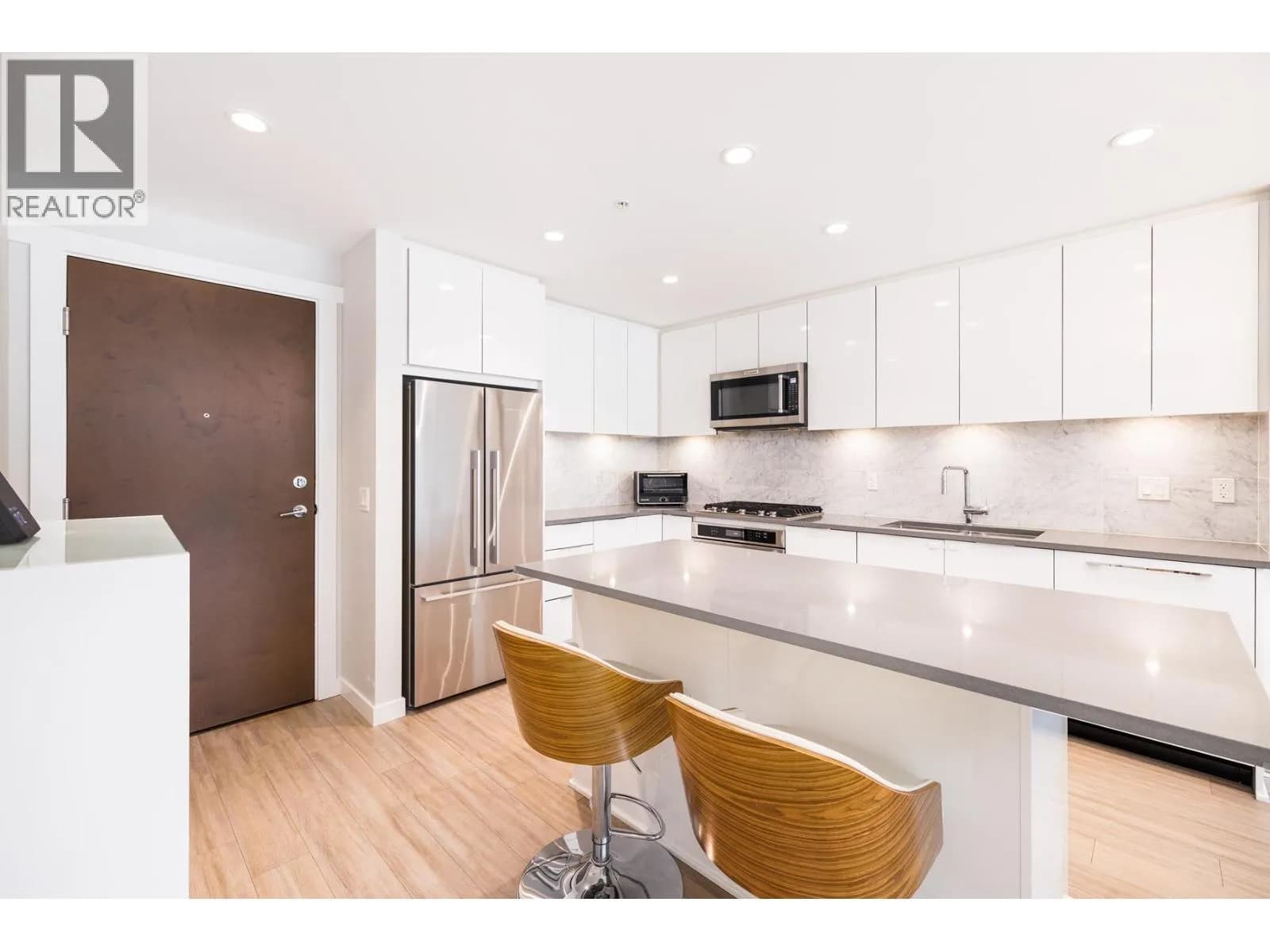 #302 2651 LIBRARY LANE, North Vancouver, BC photo 3