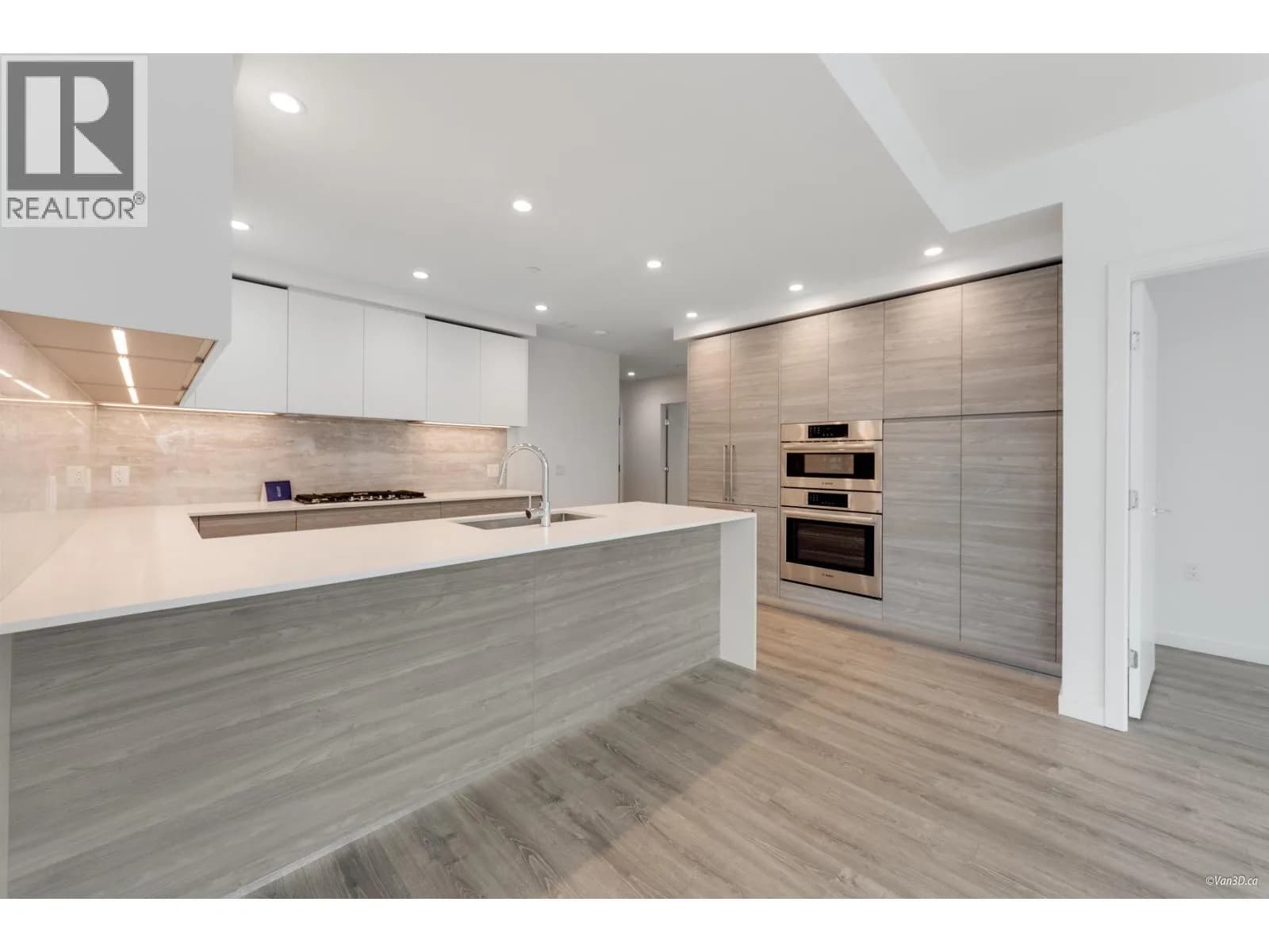 #703 660 QUAYSIDE DRIVE, New Westminster, BC photo 3