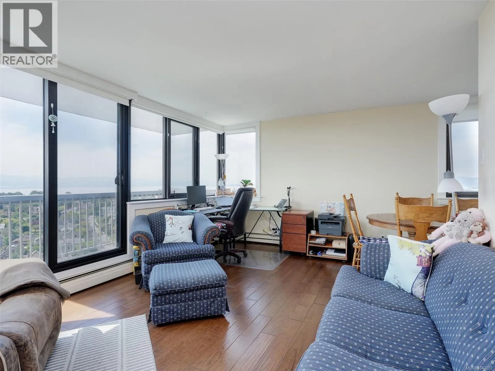 #1810 647 Michigan St, Victoria, BC photo 2