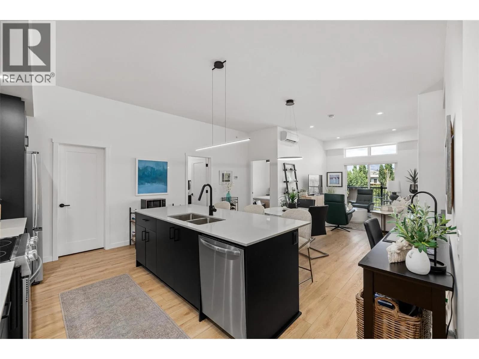 #607 660 Cawston Avenue, Kelowna, BC photo 3