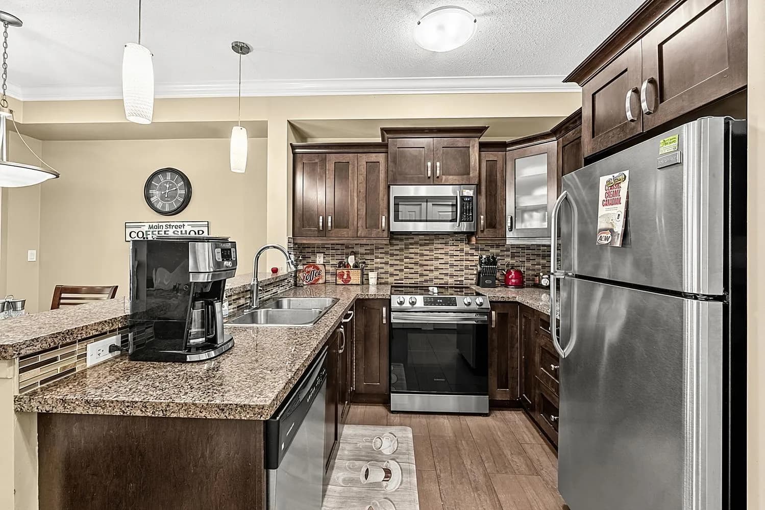 #411 13897 FRASER HIGHWAY, Surrey, BC photo 3