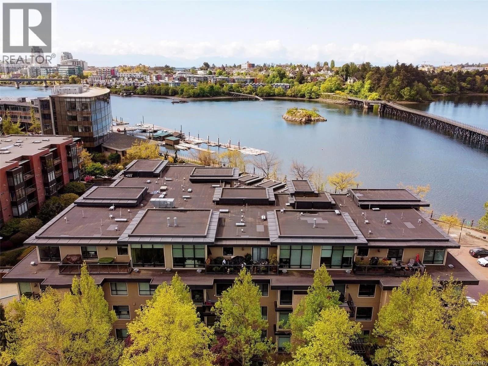 330 Waterfront Cres, Victoria