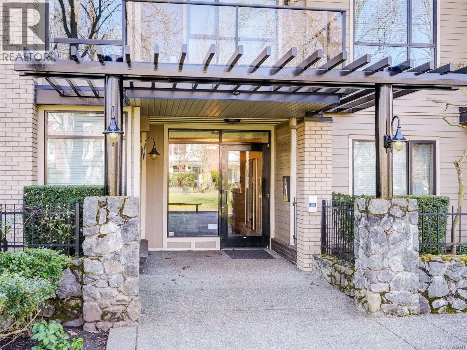 #206 330 Waterfront Cres, Victoria, BC photo 2
