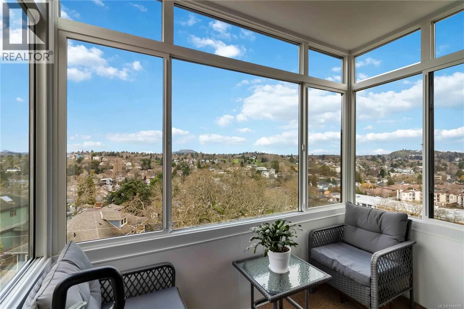 #501 2920 Cook St, Victoria, BC photo 2