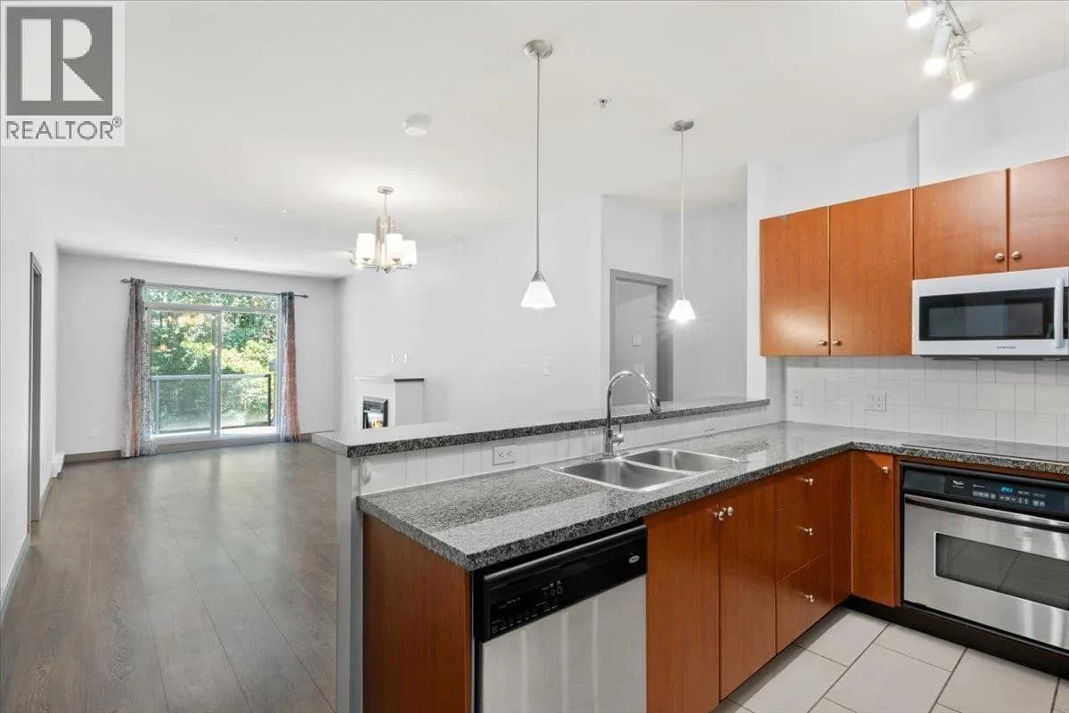 #312 100 CAPILANO ROAD, Port Moody, BC photo 3