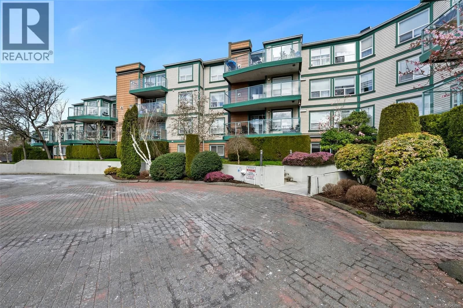 #212 899 Darwin Ave, Saanich, BC photo 1