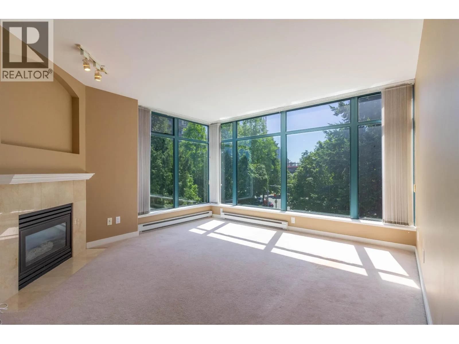 #501 4567 HAZEL STREET, Burnaby, BC photo 2