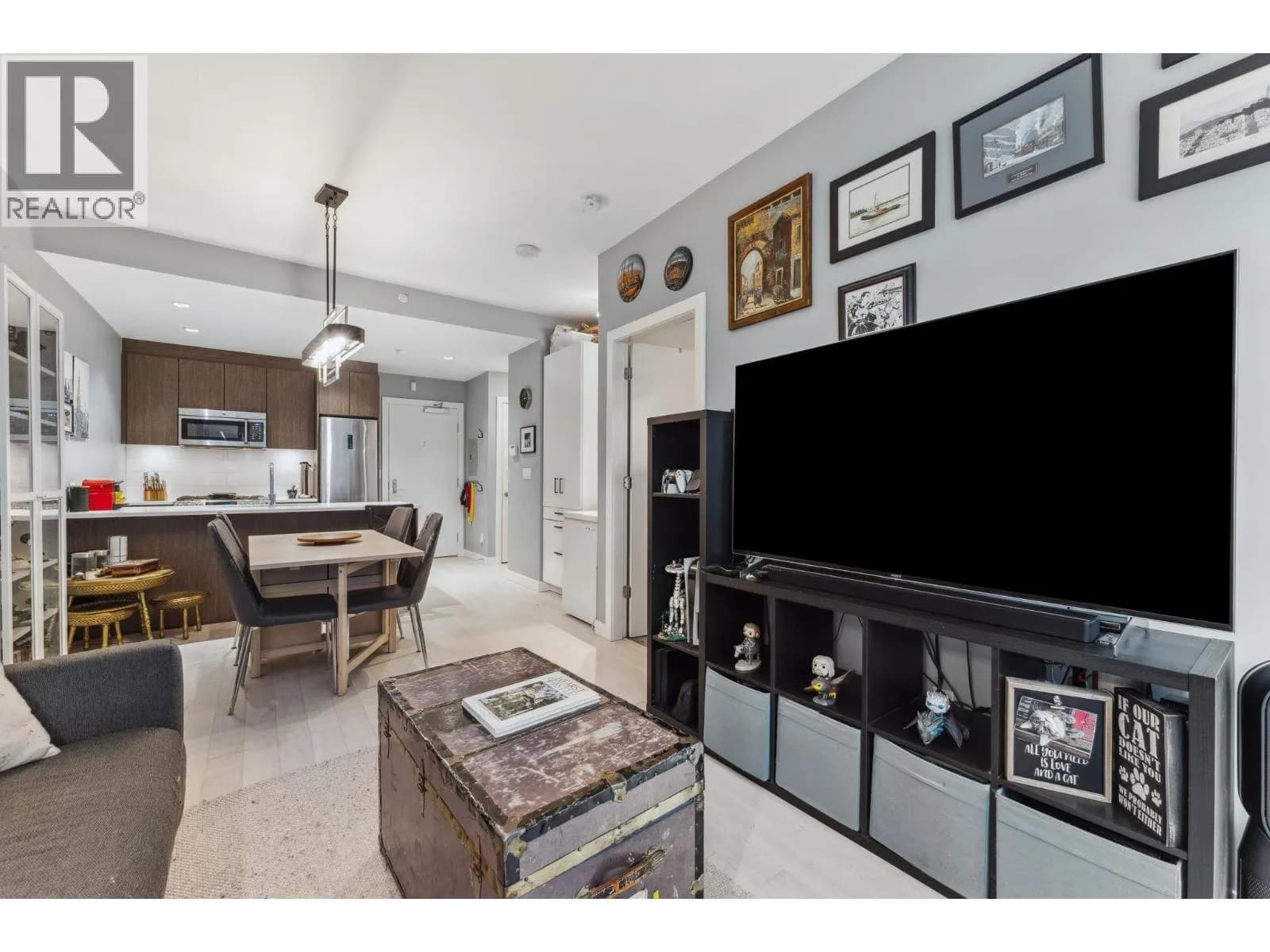 #002 9060 UNIVERSITY CRESCENT, Burnaby, BC photo 2