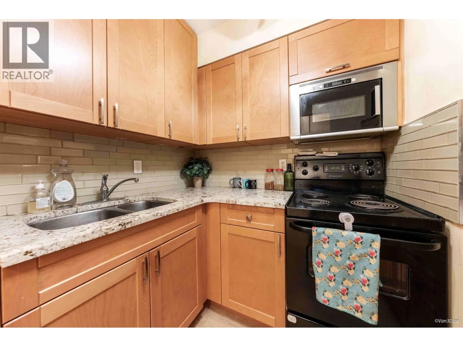 #210 1545 E 2ND AVENUE, Vancouver, BC photo 2