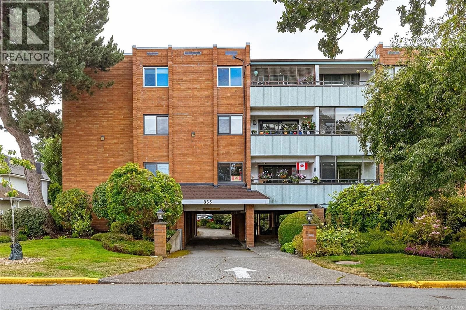#203 853 Selkirk Ave, Esquimalt, BC photo 2