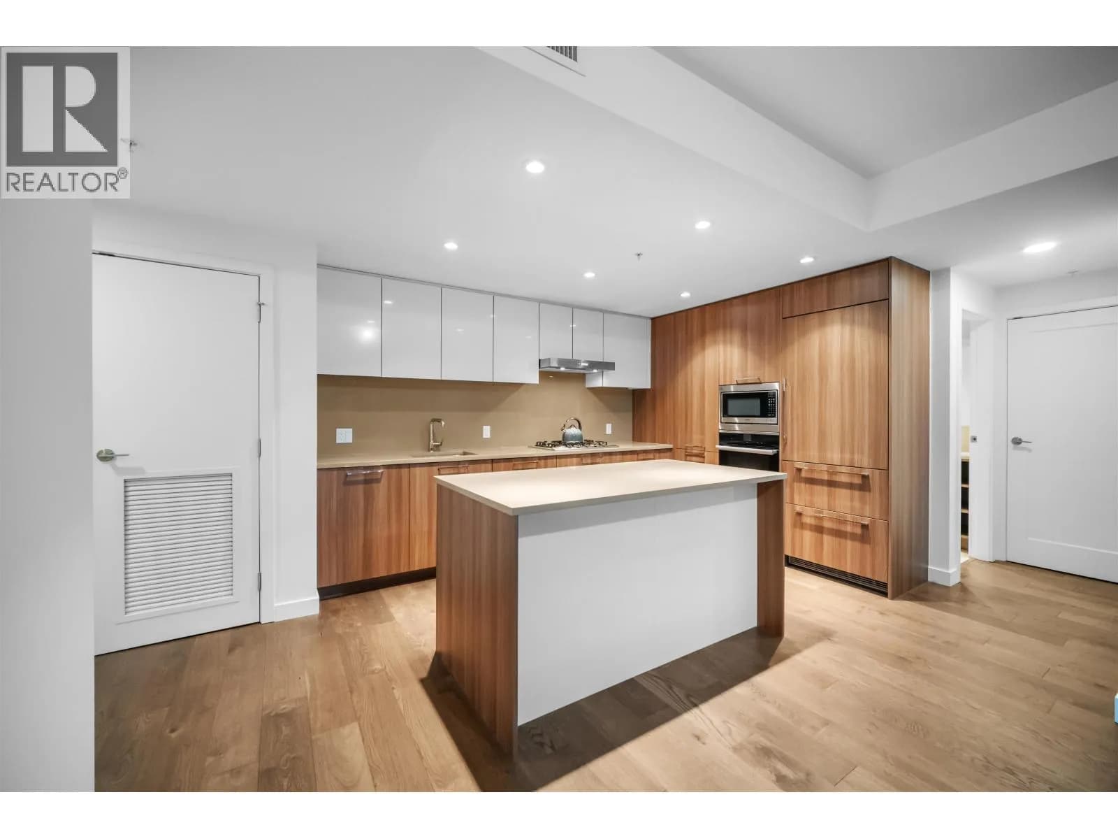 #802 3331 NO 3 ROAD, Richmond, BC photo 3