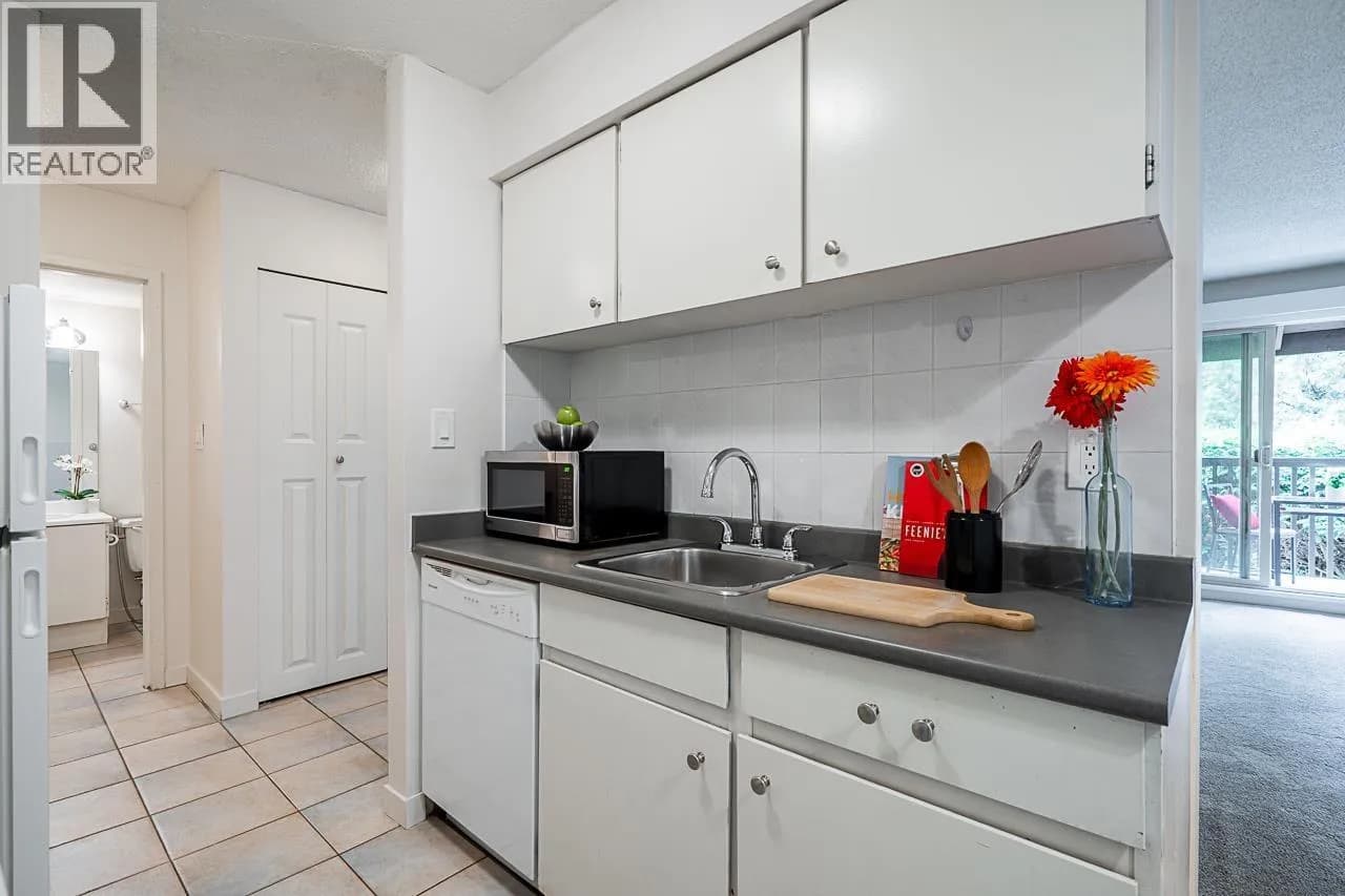 #506 9857 MANCHESTER DRIVE, Burnaby, BC photo 3