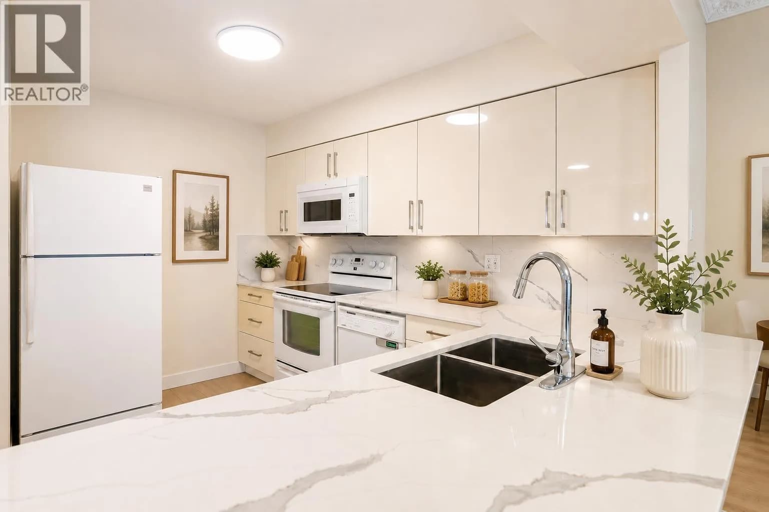 2468 E BROADWAY, Vancouver