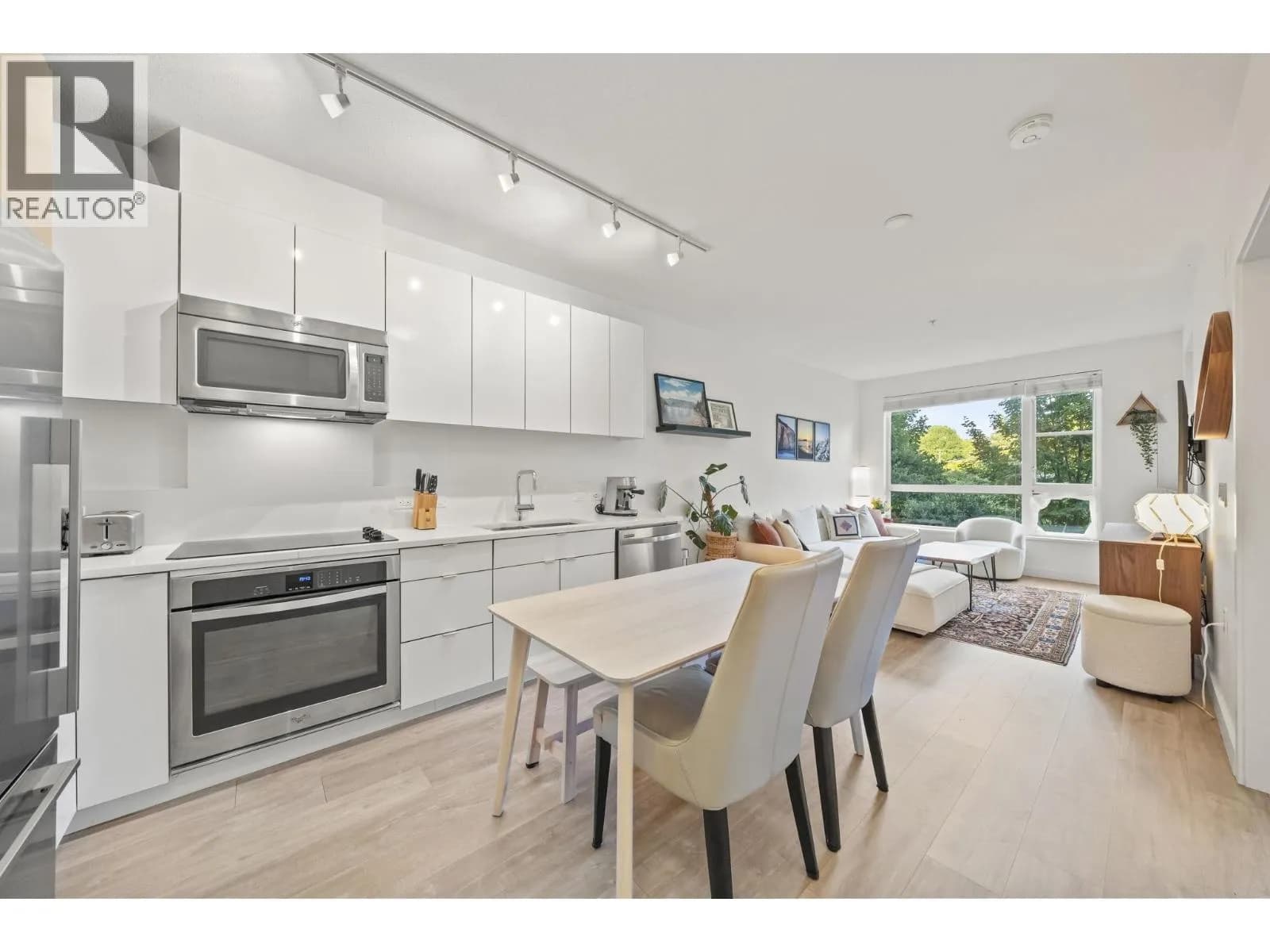 #214 1621 HAMILTON AVENUE, North Vancouver, BC photo 2
