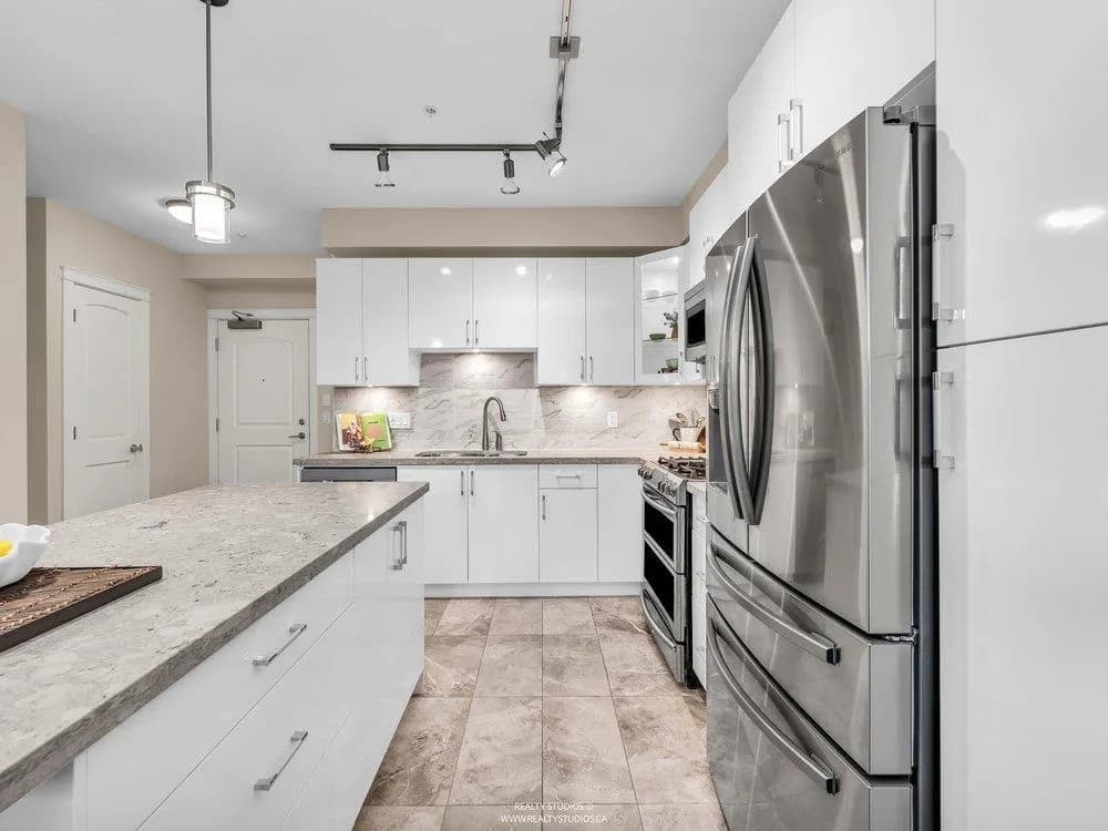 #109 14588 MCDOUGALL DRIVE, White Rock, BC photo 2